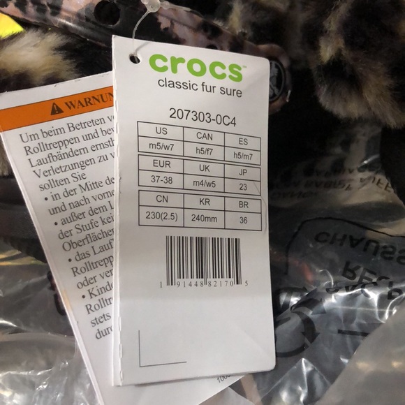 NEW Crocs Classic Fur Sure Clogs Fuzzy Uppers Lightweight Customizable Backstrap - Picture 9 of 9
